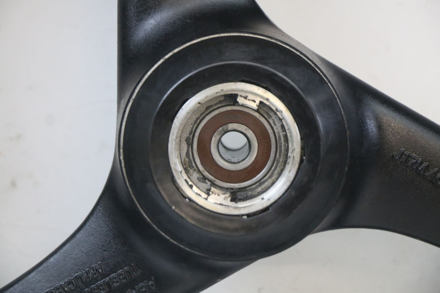 photo de CERCHIO ANTERIORE SUZUKI GS F 500 (2004 - 2007) - Primo piano tecnico