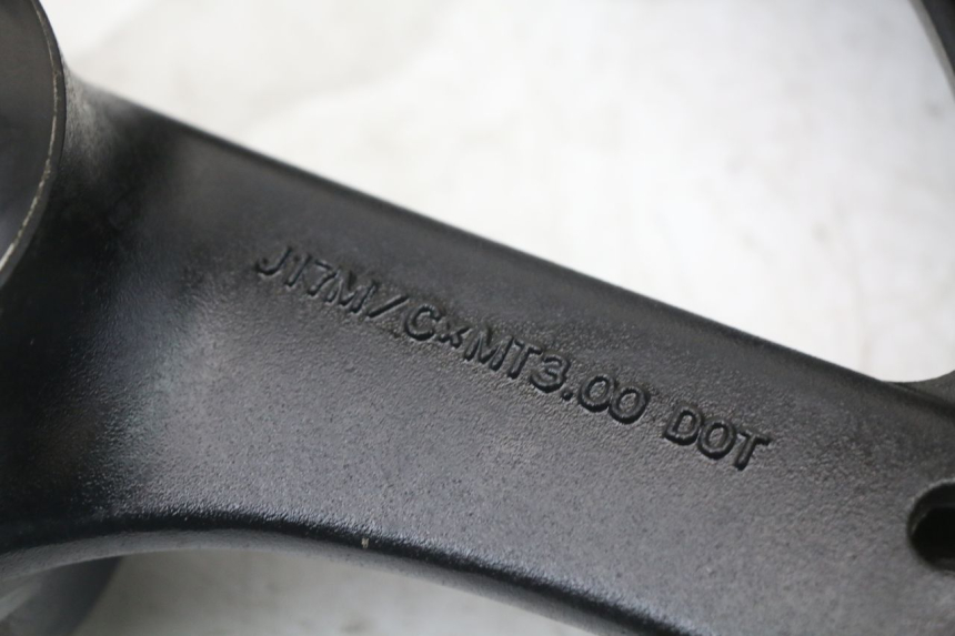 photo de CERCHIO ANTERIORE SUZUKI GS F 500 (2004 - 2007) - Dettagli dei punti di fissaggio