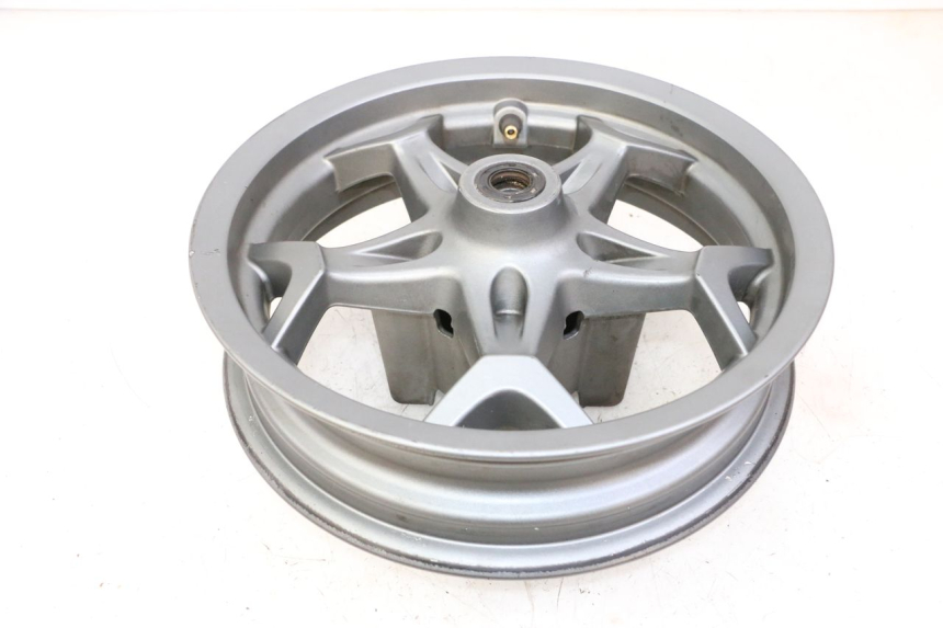 photo de CERCHIO ANTERIORE APRILIA SXR 50 (2021 - 2023) - Caratteristiche distintive