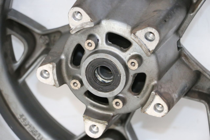 photo de CERCHIO ANTERIORE APRILIA SXR 50 (2021 - 2023) - Primo piano tecnico