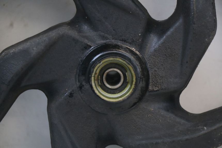 photo de CERCHIO ANTERIORE SYM ORBIT III 3 4T 50 (2018 - 2021) - Primo piano tecnico