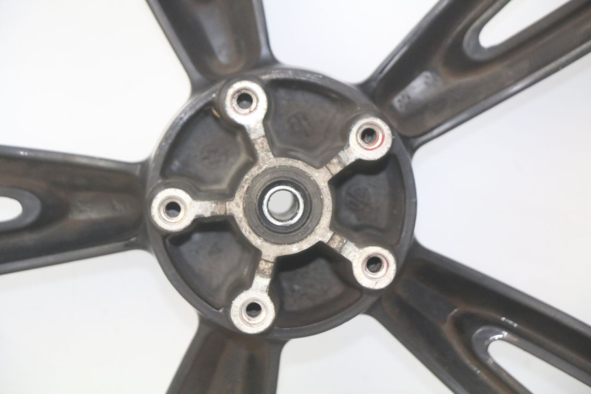 photo de CERCHIO ANTERIORE PEUGEOT TWEET 4T 50 (2010 - 2014) - Caratteristiche distintive