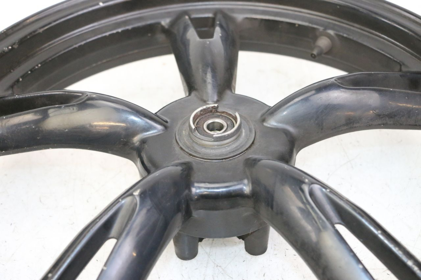 photo de CERCHIO ANTERIORE PEUGEOT TWEET PRO CARGO 50 (2018 - 2022) - Caratteristiche distintive