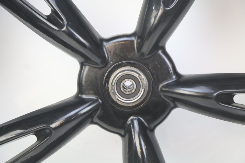 photo de CERCHIO ANTERIORE PEUGEOT TWEET 125 (2010 - 2017) - Dettagli dei punti di fissaggio