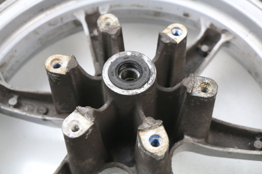 photo de CERCHIO ANTERIORE SUZUKI UH BURGMAN 125 (2002 - 2006) - Primo piano tecnico