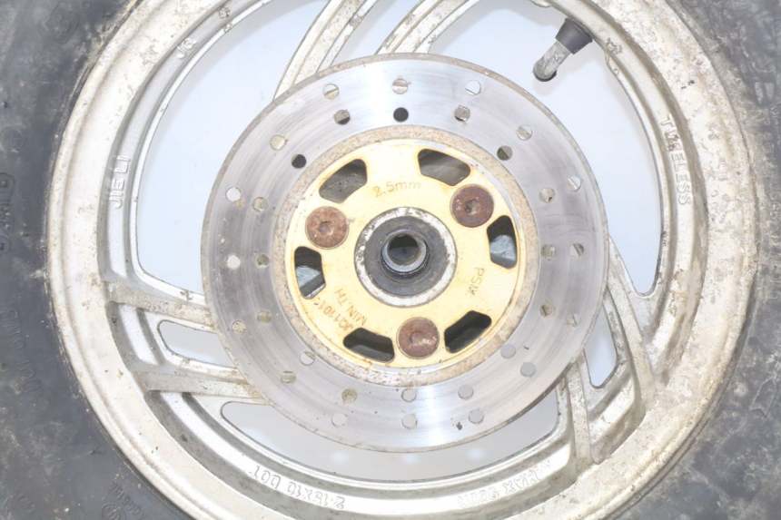 photo de CERCHIO ANTERIORE PEUGEOT V-CLIC VCLIC 50 (2007 - 2013) - Primo piano ad alta risoluzione