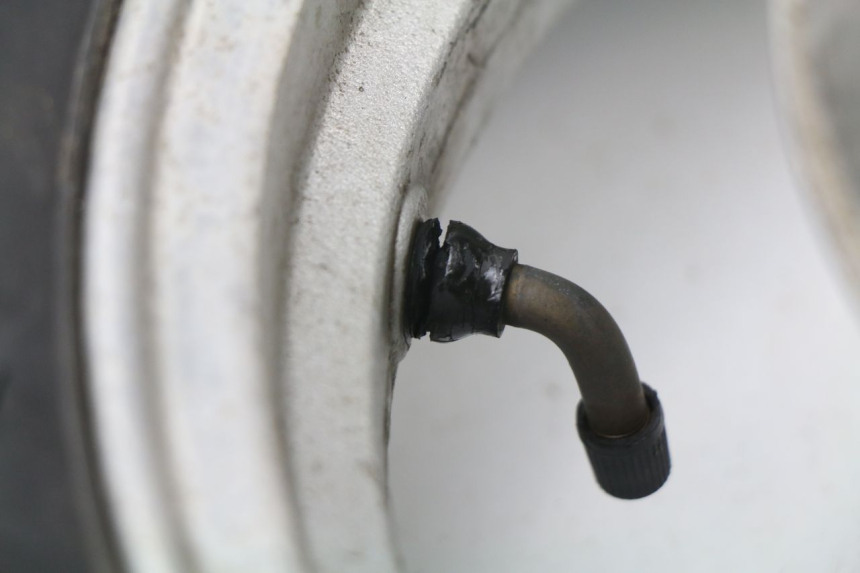 photo de CERCHIO ANTERIORE RAZZO VENICE 50 (2009 - 2014) - Primo piano tecnico