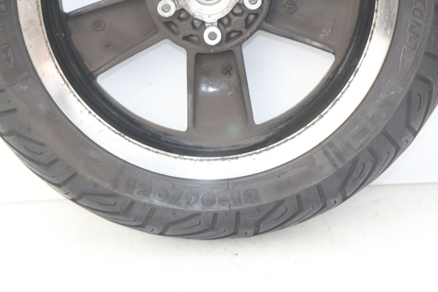 photo de CERCHIO ANTERIORE PIAGGIO VESPA GTS IGET ABS 125 (2017 - 2023) - Caratteristiche distintive