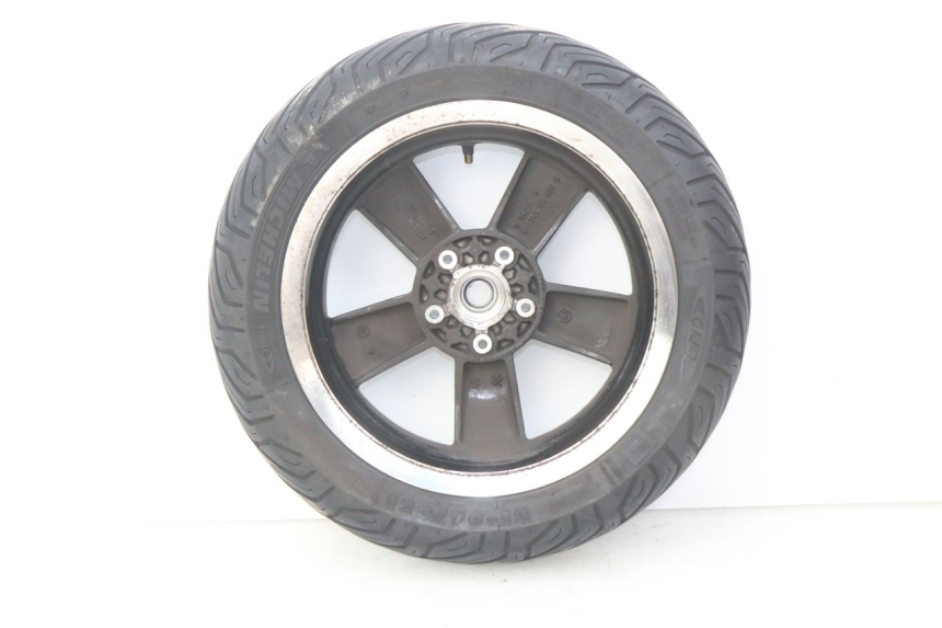 photo de CERCHIO ANTERIORE PIAGGIO VESPA GTS IGET ABS 125 (2017 - 2023) - Primo piano ad alta risoluzione