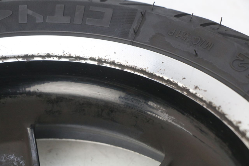 photo de CERCHIO ANTERIORE PIAGGIO VESPA GTS IGET ABS 125 (2017 - 2023) - Zoom sullo stato d'uso