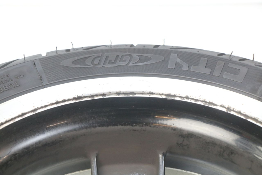 photo de CERCHIO ANTERIORE PIAGGIO VESPA GTS IGET ABS 125 (2017 - 2023) - Primo piano tecnico