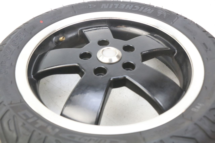 photo de CERCHIO ANTERIORE PIAGGIO VESPA GTS IGET ABS 125 (2017 - 2023) - Dettagli dei punti di fissaggio