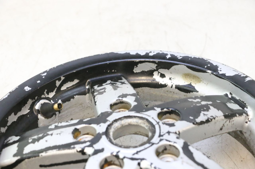 photo de CERCHIO ANTERIORE PIAGGIO VESPA LX 2T 50 (2005 - 2013) - Zoom sullo stato d'uso