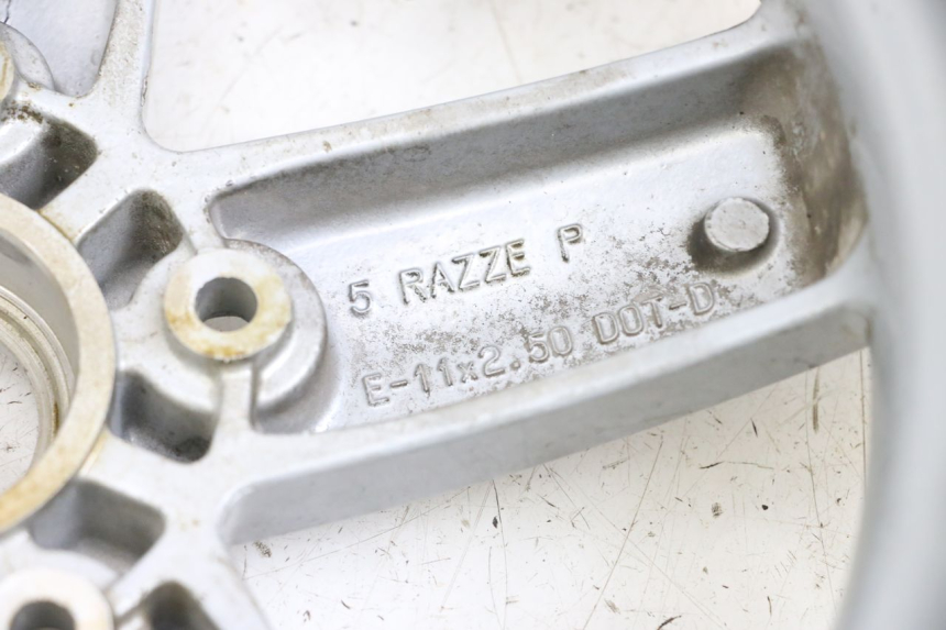 photo de CERCHIO ANTERIORE PIAGGIO VESPA LX 125 (2005 - 2010) - Dettagli dei punti di fissaggio