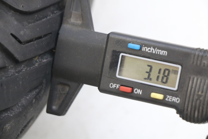 photo de CERCHIO ANTERIORE PIAGGIO VESPA LXV 125 (2006 - 2009) - Zoom sullo stato d'uso