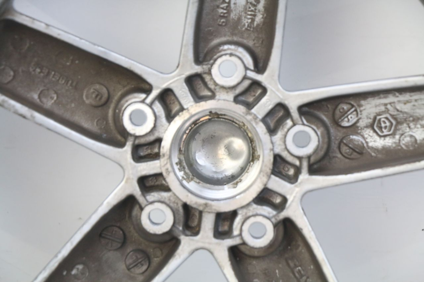 photo de CERCHIO ANTERIORE PIAGGIO VESPA LXV 125 (2006 - 2009) - Dettagli dei punti di fissaggio