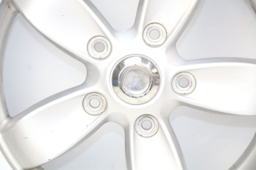 photo de CERCHIO ANTERIORE PIAGGIO VESPA PRIMAVERA 2T 50 (2013 - 2018) - Caratteristiche distintive