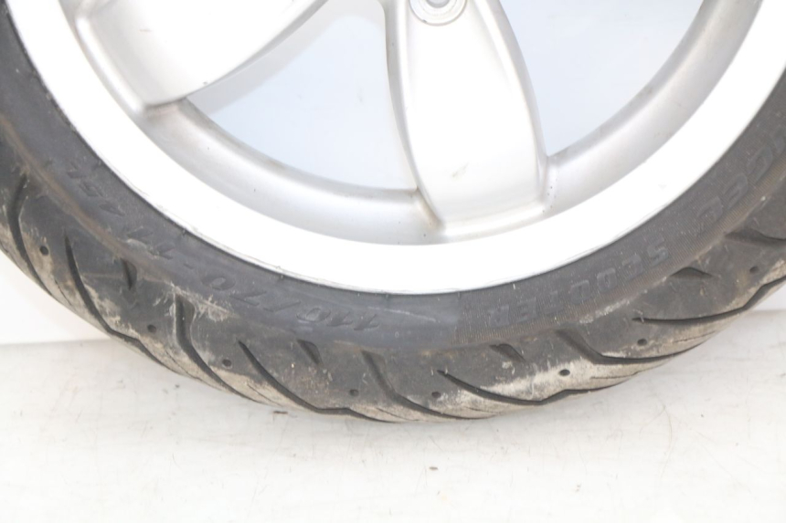 photo de CERCHIO ANTERIORE PIAGGIO VESPA PRIMAVERA 2T 50 (2013 - 2018) - Marcature e riferimenti originali