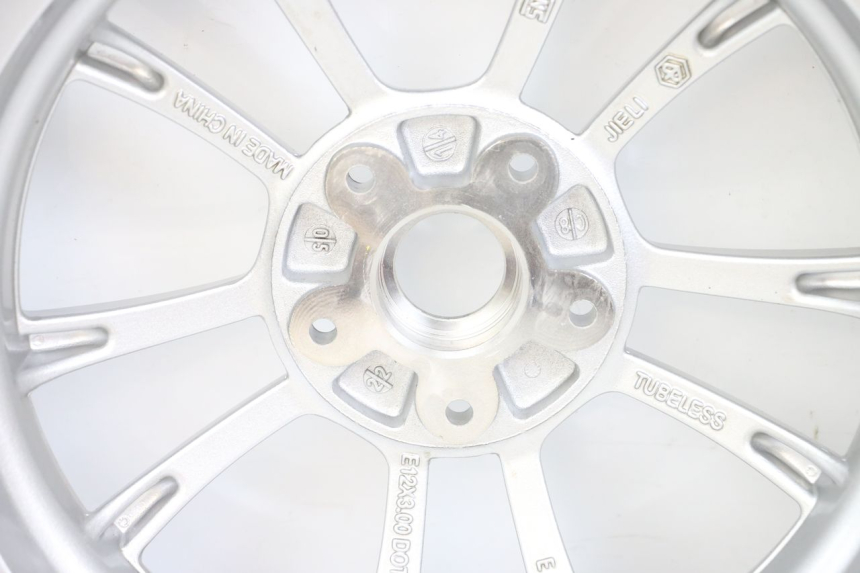 photo de CERCHIO ANTERIORE PIAGGIO VESPA PRIMAVERA 4T 50 (2021 - 2024) - Caratteristiche distintive