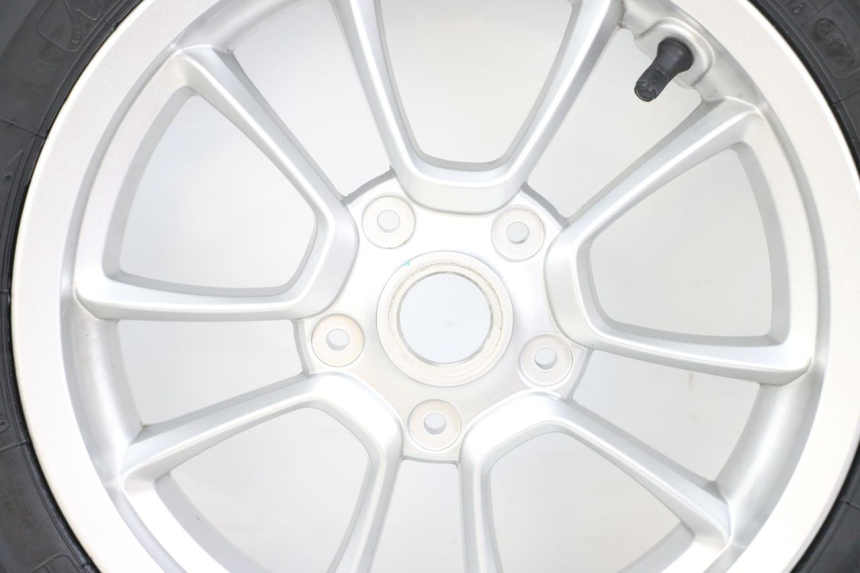 photo de CERCHIO ANTERIORE PIAGGIO VESPA PRIMAVERA 4T 50 (2021 - 2024) - Primo piano ad alta risoluzione