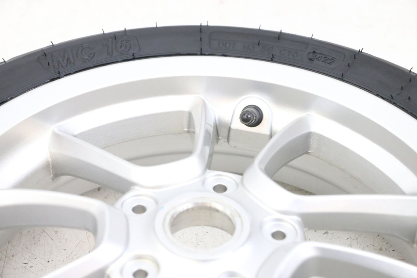 photo de CERCHIO ANTERIORE PIAGGIO VESPA PRIMAVERA 4T 50 (2021 - 2024) - Dettagli dei punti di fissaggio