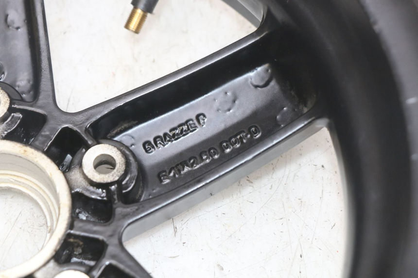 photo de CERCHIO ANTERIORE PIAGGIO VESPA S 2T 50 (2007 - 2014) - Stato della superficie e materiale