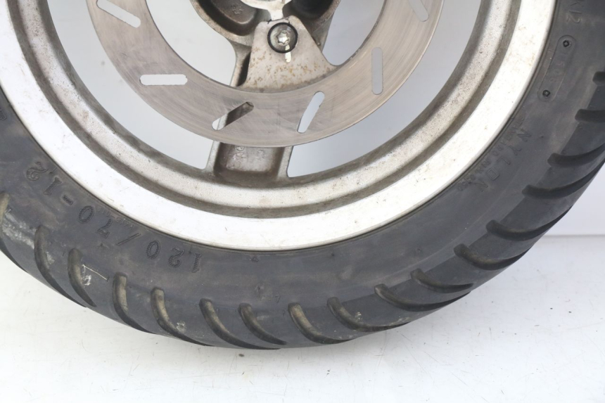 photo de CERCHIO ANTERIORE PEUGEOT VIVACITY NEW 2T 50 (2008 - 2017) - Caratteristiche distintive