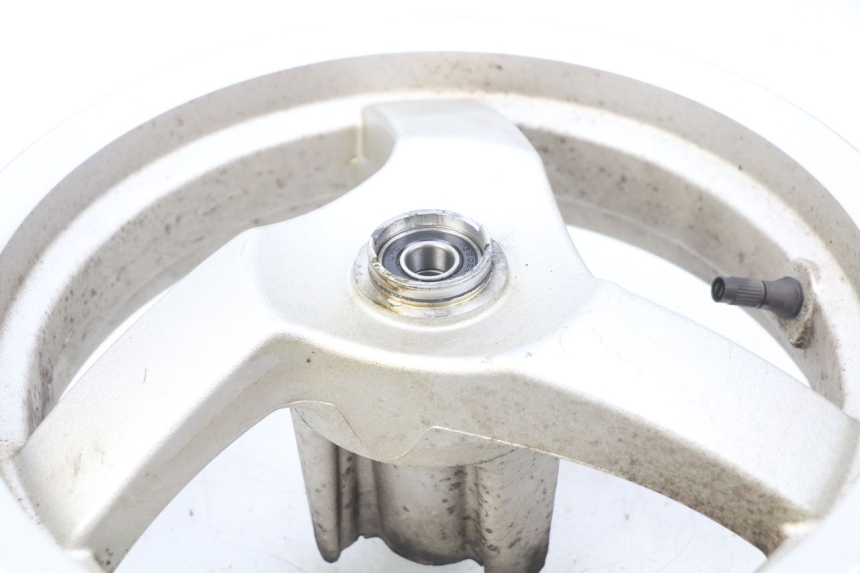 photo de CERCHIO ANTERIORE PEUGEOT VIVACITY NEW 4T 50 (2008 - 2017) - Primo piano ad alta risoluzione