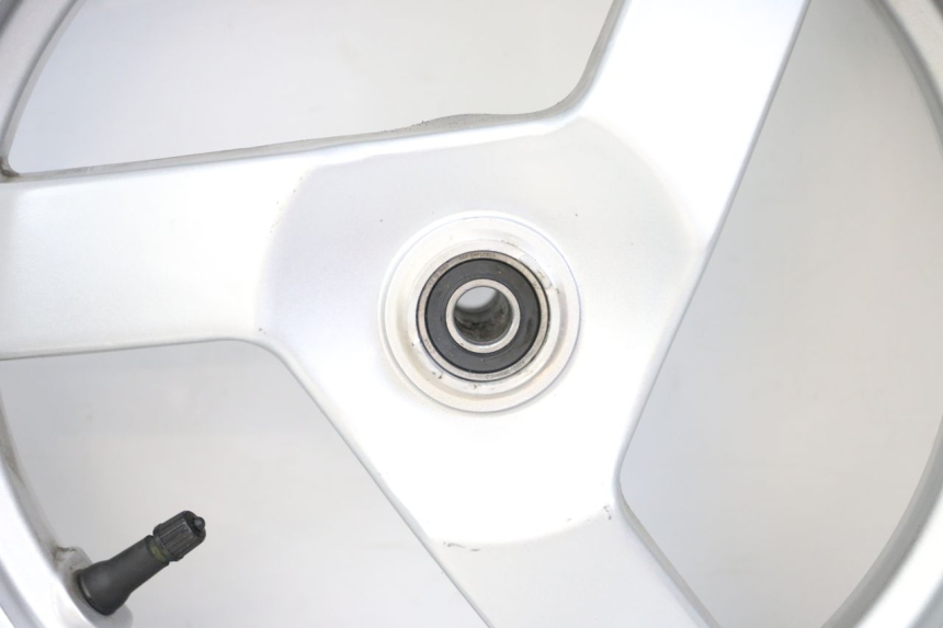 photo de CERCHIO ANTERIORE PEUGEOT VIVACITY NEW 4T 50 (2008 - 2017) - Dettagli dei punti di fissaggio