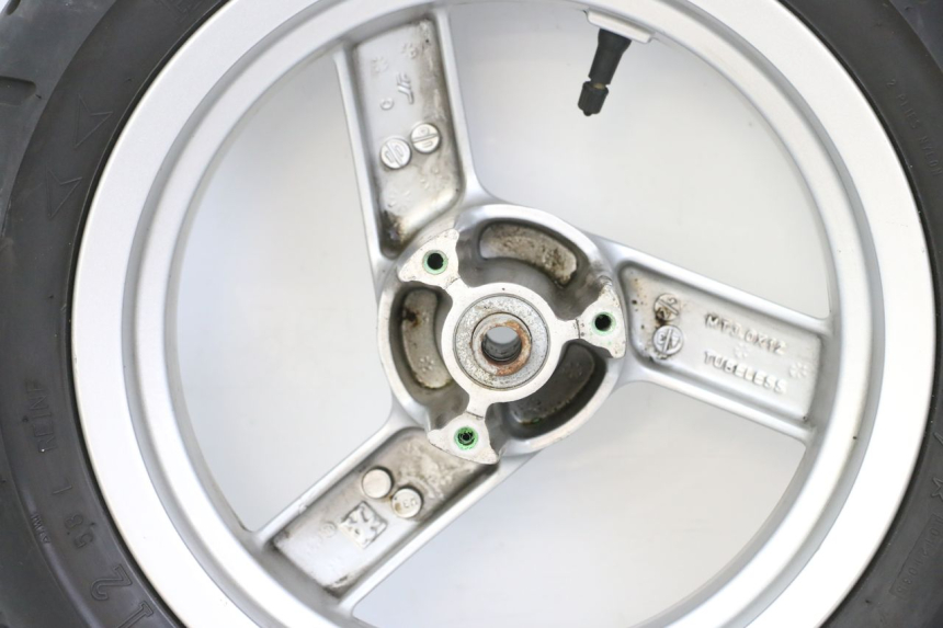 photo de CERCHIO ANTERIORE PEUGEOT VIVACITY NEW 4T 50 (2008 - 2017) - Stato della superficie e materiale