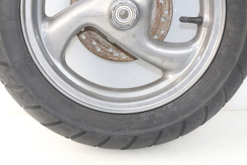 photo de CERCHIO ANTERIORE PEUGEOT VIVACITY 100 (1999 - 2008) - Caratteristiche distintive