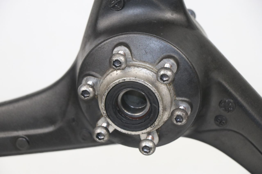 photo de CERCHIO ANTERIORE HONDA VTR F FIRESTORM 1000 (1997 - 2001) - Caratteristiche distintive