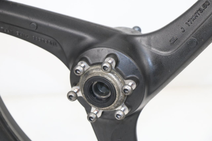 photo de CERCHIO ANTERIORE HONDA VTR F FIRESTORM 1000 (1997 - 2001) - Ricambio usato controllato