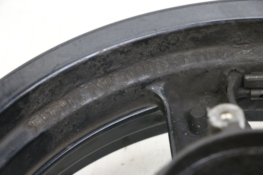 photo de CERCHIO ANTERIORE YAMAHA X-MAX XMAX 250 (2006 - 2009) - Caratteristiche distintive