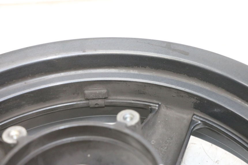 photo de CERCHIO ANTERIORE YAMAHA X-MAX XMAX 125 (2010 - 2013) - Primo piano ad alta risoluzione