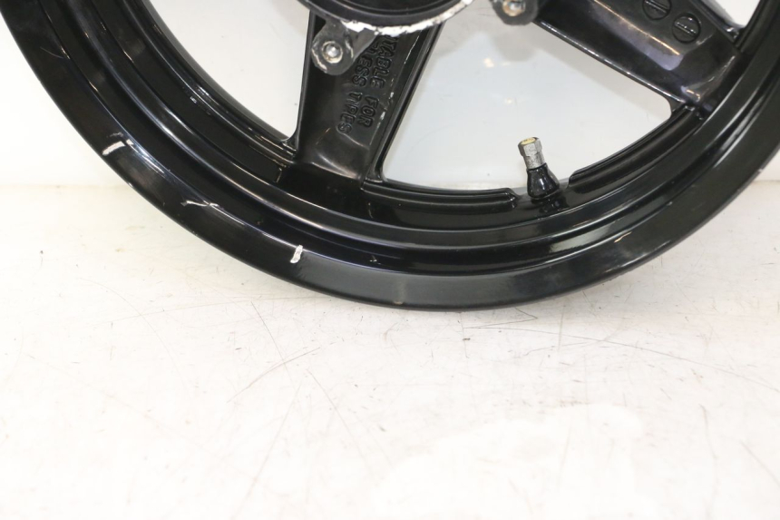 photo de CERCHIO ANTERIORE YAMAHA XMAX X-MAX 125 (2006 - 2009) - Caratteristiche distintive