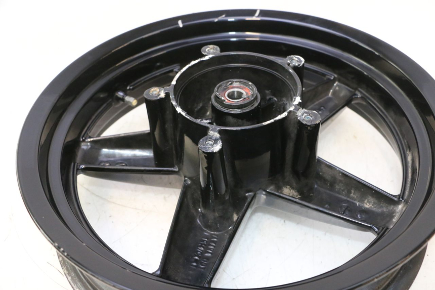 photo de CERCHIO ANTERIORE YAMAHA XMAX X-MAX 125 (2006 - 2009) - Dettagli dei punti di fissaggio