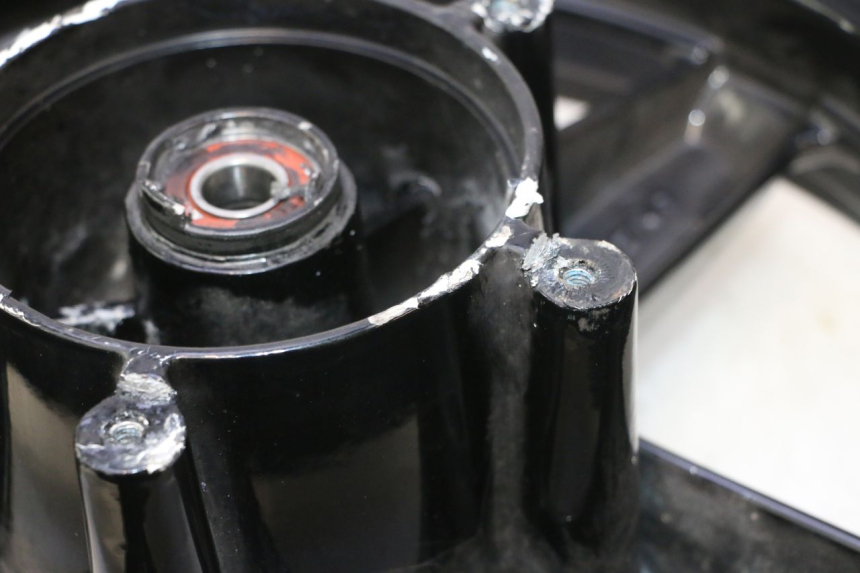 photo de CERCHIO ANTERIORE YAMAHA XMAX X-MAX 125 (2006 - 2009) - Stato della superficie e materiale