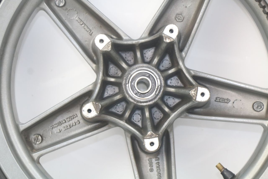 photo de CERCHIO ANTERIORE PIAGGIO X7 125 (2007 - 2013) - Caratteristiche distintive