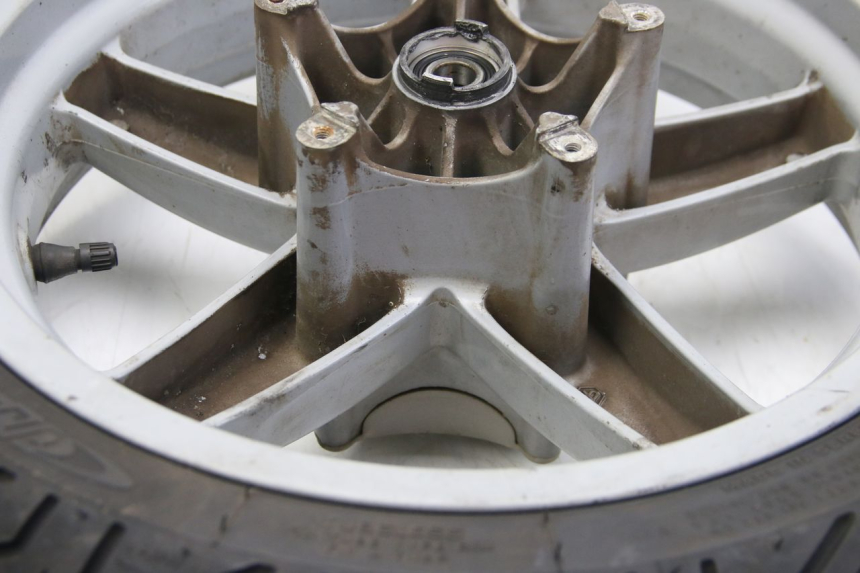 photo de CERCHIO ANTERIORE PIAGGIO X8 125 (2004 - 2007) - Dettagli dei punti di fissaggio