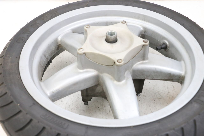 photo de CERCHIO ANTERIORE PIAGGIO X8 125 (2004 - 2007) - Dettagli dei punti di fissaggio