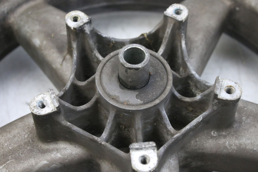 photo de CERCHIO ANTERIORE PIAGGIO X9 EVOLUTION 250 (2003 - 2007) - Zoom sullo stato d'uso