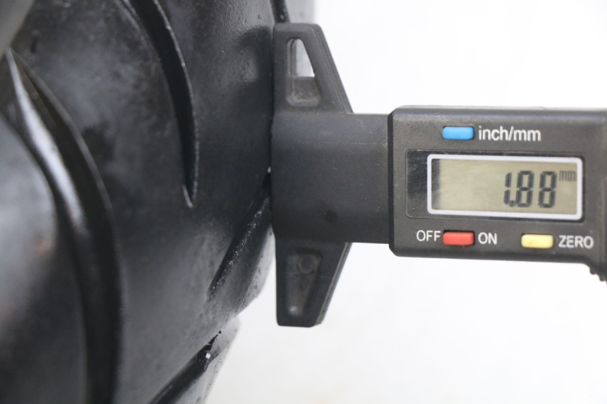 photo de CERCHIO ANTERIORE PIAGGIO XEVO - X EVO 125 (2007 - 2017) - Zoom sullo stato d'uso