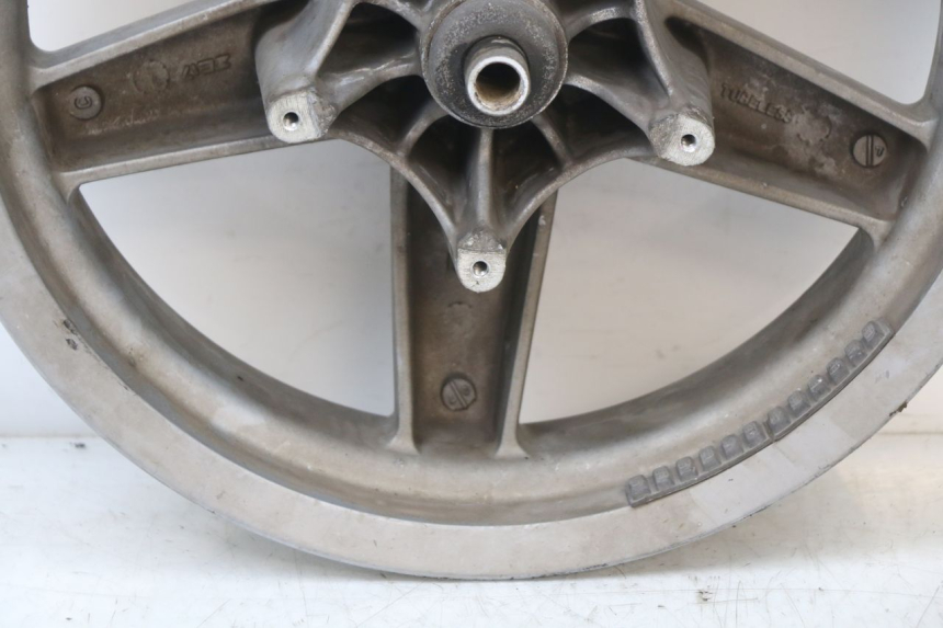 photo de CERCHIO ANTERIORE PIAGGIO XEVO - X EVO 125 (2007 - 2017) - Dettagli dei punti di fissaggio