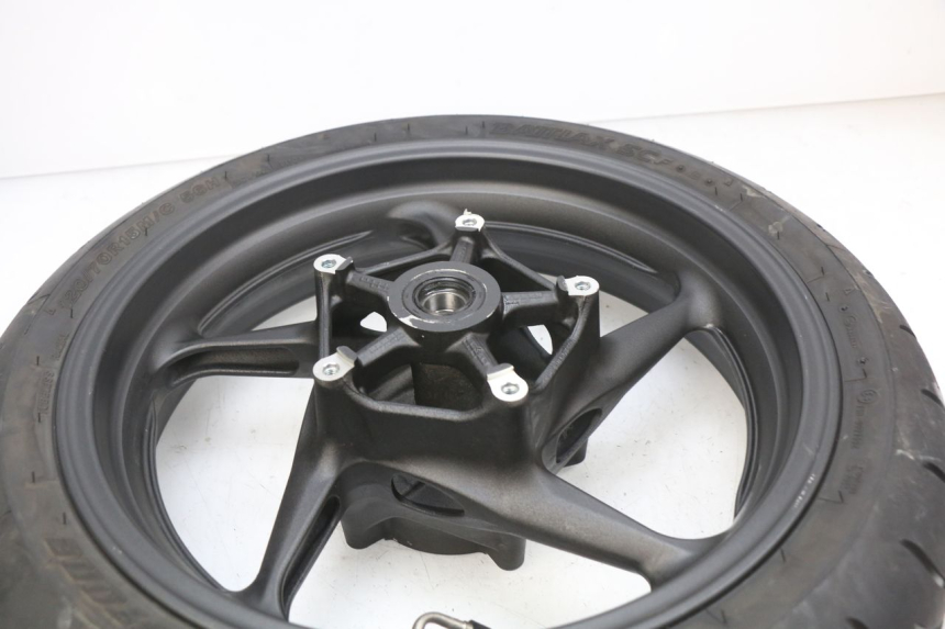 photo de CERCHIO ANTERIORE YAMAHA XP T-MAX TMAX ABS 530 (2012 - 2015) - Dettagli dei punti di fissaggio