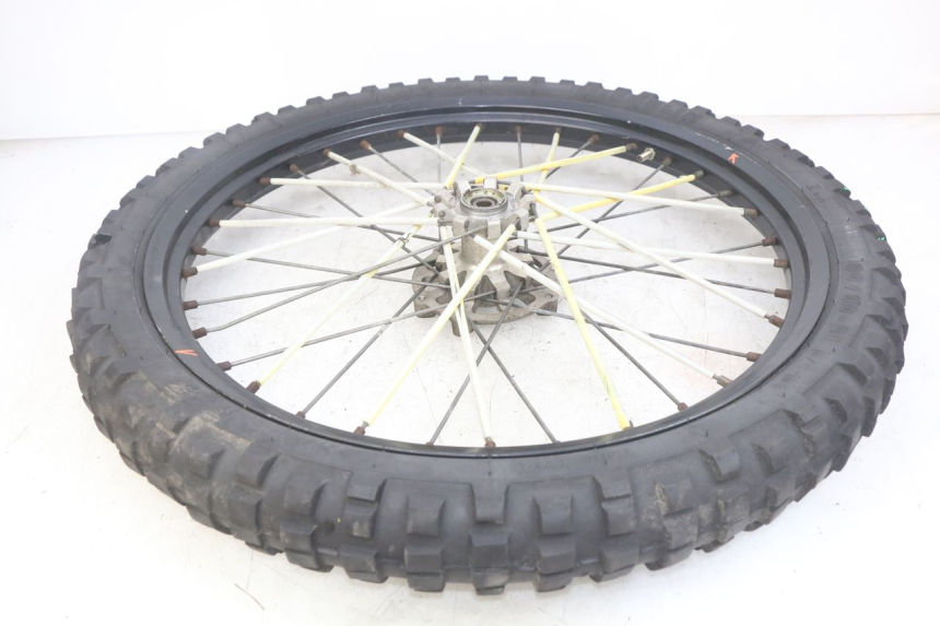 photo de CERCHIO ANTERIORE PEUGEOT XP6 50 (2006 - 2011) - Primo piano tecnico