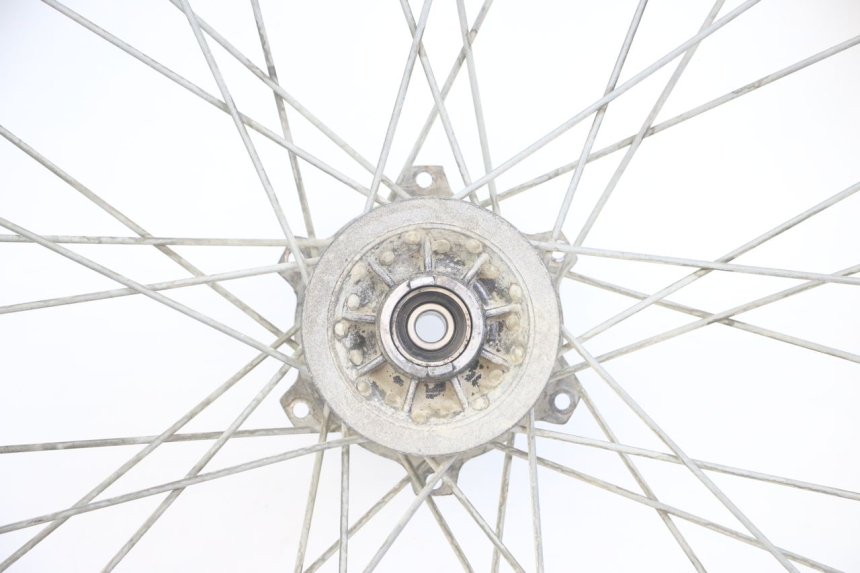 photo de CERCHIO ANTERIORE PEUGEOT XP6 50 (1997 - 2003) - Focus sulla struttura