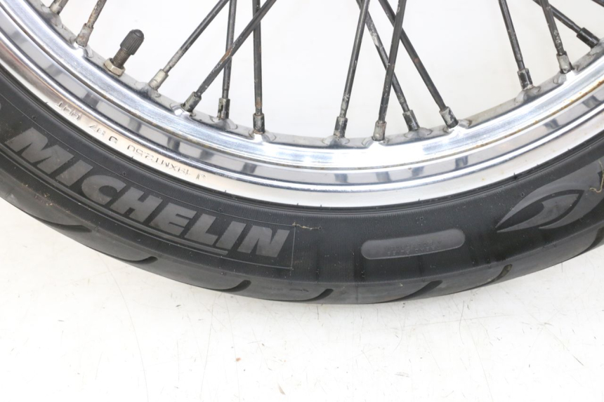 photo de CERCHIO ANTERIORE YAMAHA XVS DRAG STAR DRAGSTAR 650 (1997 - 2007) - Zoom sui componenti