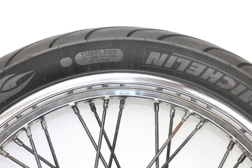 photo de CERCHIO ANTERIORE YAMAHA XVS DRAG STAR DRAGSTAR 650 (1997 - 2007) - Primo piano ad alta risoluzione