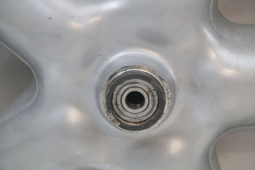 photo de CERCHIO ANTERIORE YAMAHA YP MAJESTY 125 (2002 - 2006) - Primo piano tecnico